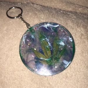Custom epoxy round keychain with my favorite leaf New
